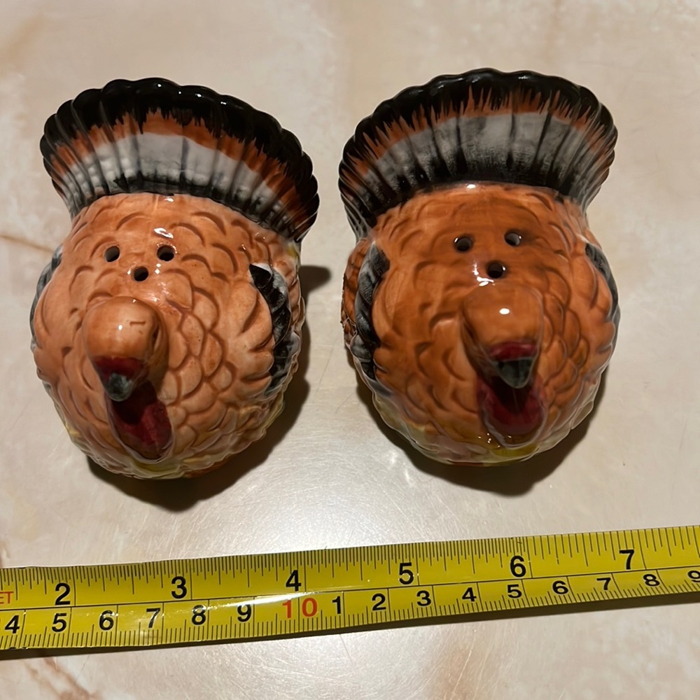 New Salt and pepper shaker